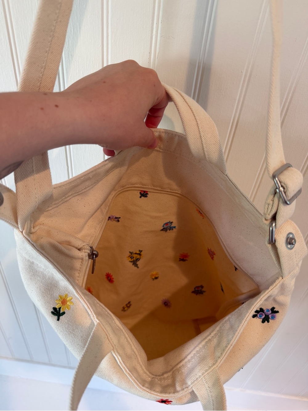 Floral Embroidered Baggu Bag - Picture 2 of 2